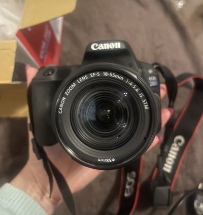 Φωτογραφική μηχανή Canon EOS 200 D