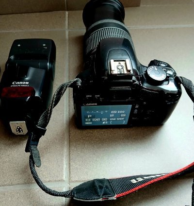 Canon 450D με φάκο 18-200 και flash speedlite 430exII