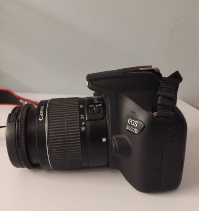 Canon eos 2000d