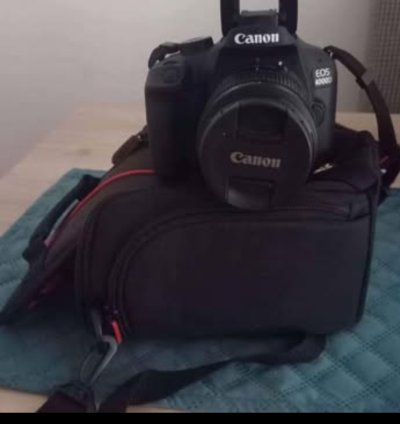 Πωλείται ΑΧΡΗΣΙΜΟΠΟΙΗΤΗ Canon EOS 4000D (Kit 18-55mm) + Τσάντα & Κάρτα Μνήμης